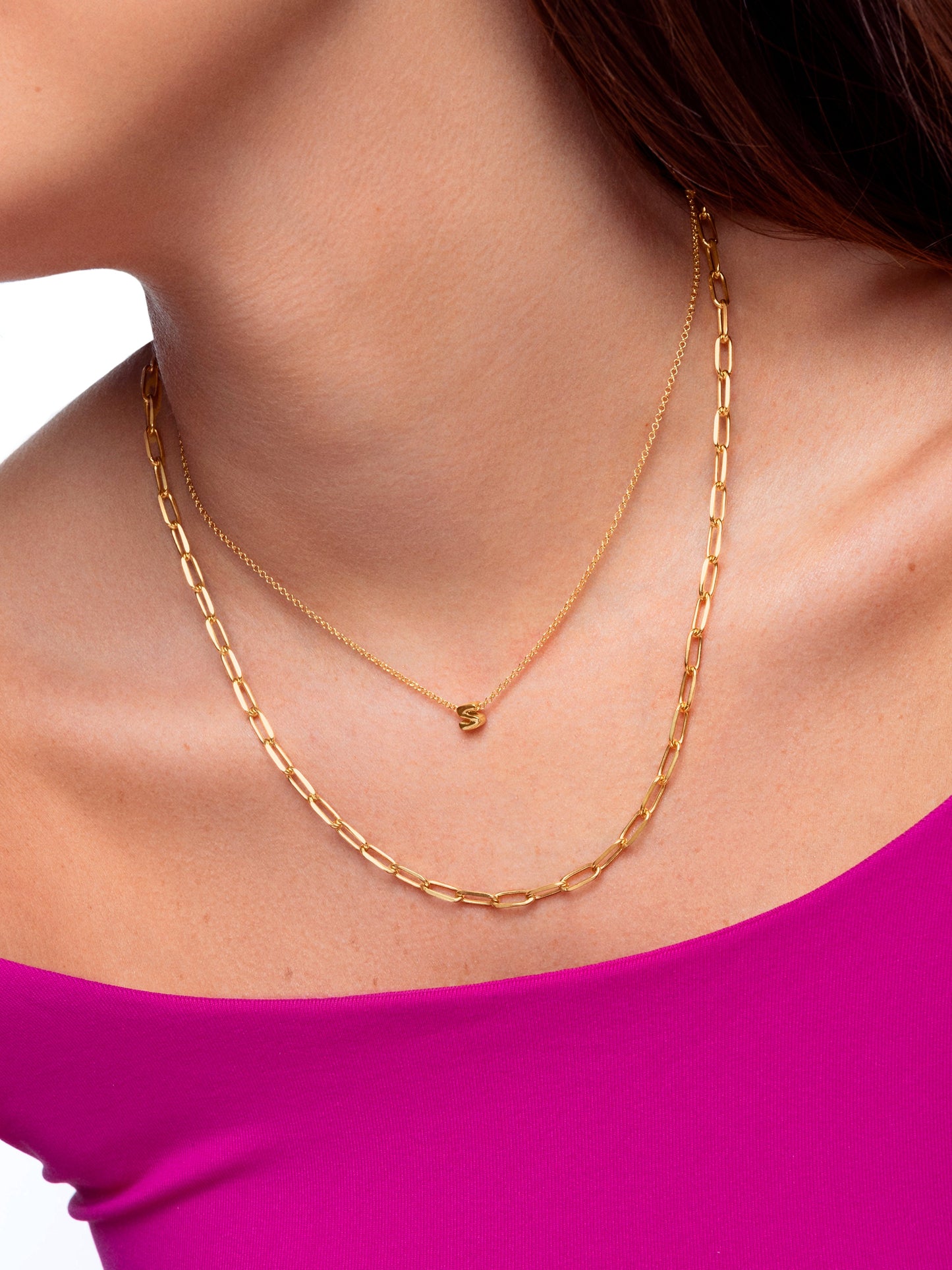 Złoty naszyjnik z personalizowanym inicjałem