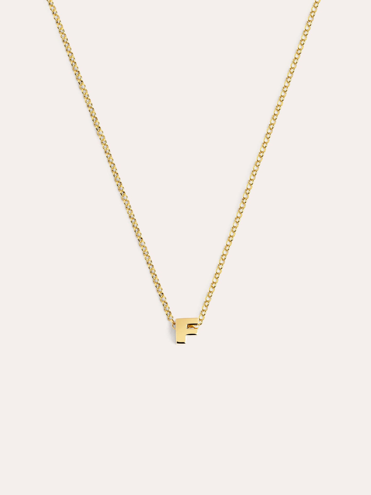 Złoty naszyjnik z personalizowanym inicjałem
