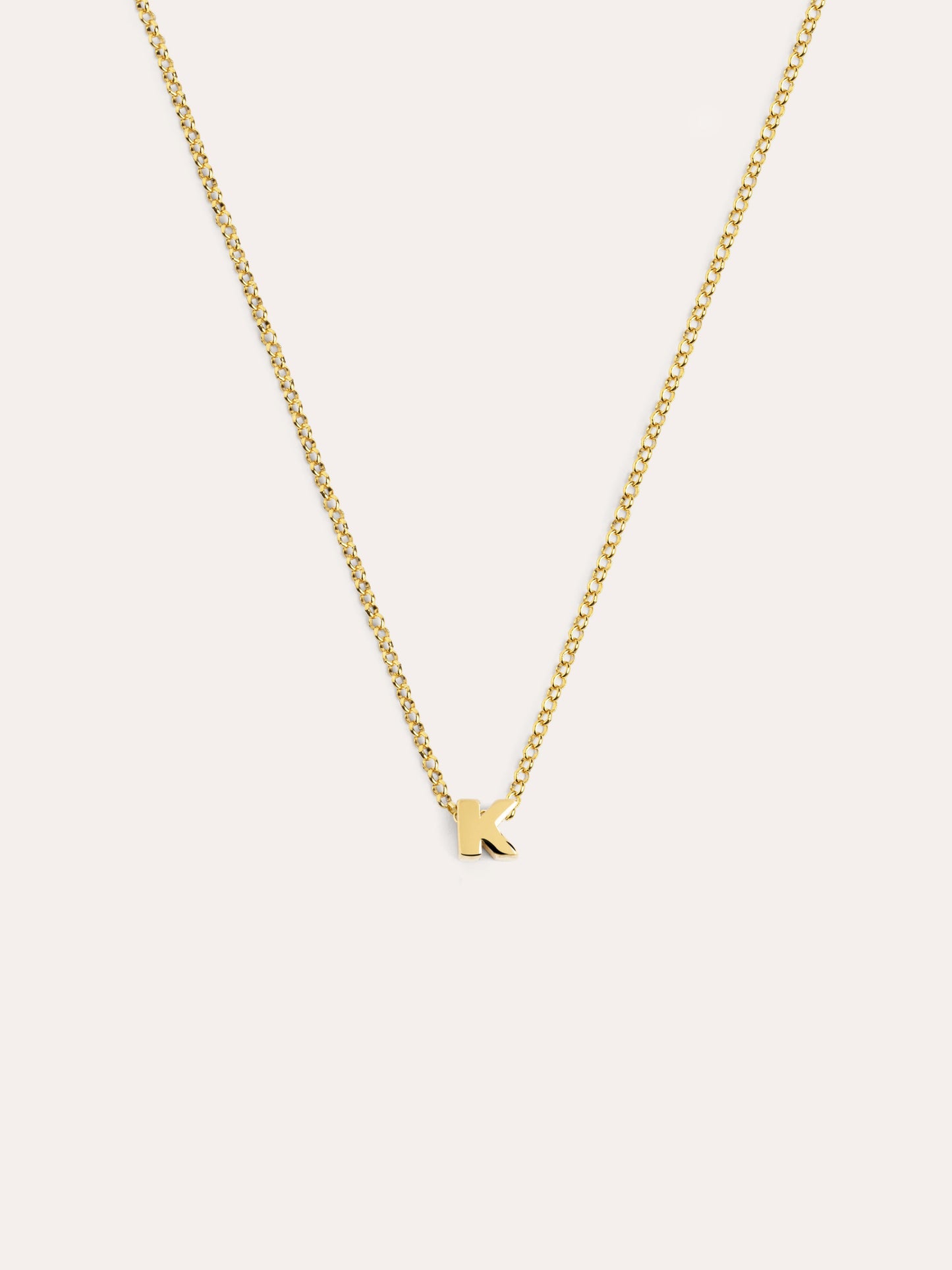 Złoty naszyjnik z personalizowanym inicjałem